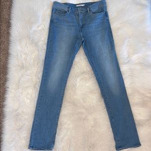 Levi shaping slim jean